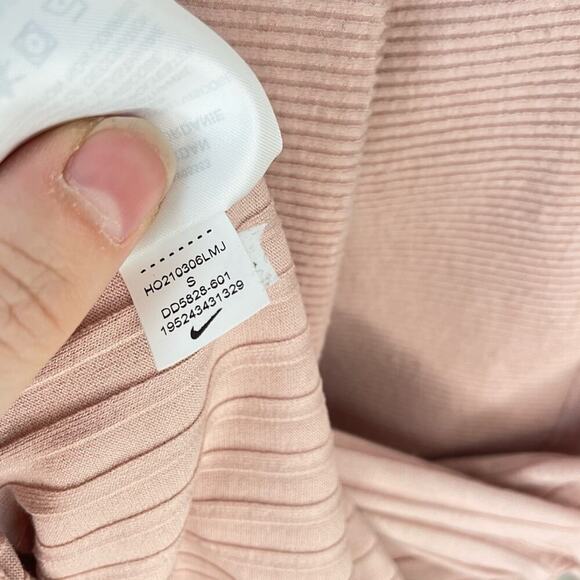 NIKE NWT Yoga Luxe Ribbed Long-sleeve Women's Pink Sweater Size Small $80 MSRP - Picture 14 of 14